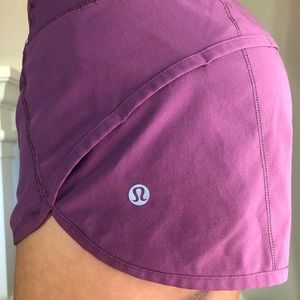 Lululemon’s 2.5” shorts. >> Great Condition <<
